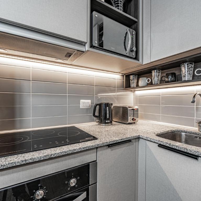 Encalada Apartments by Mr BnB - One-Bedroom Apartment with Balcony - 13