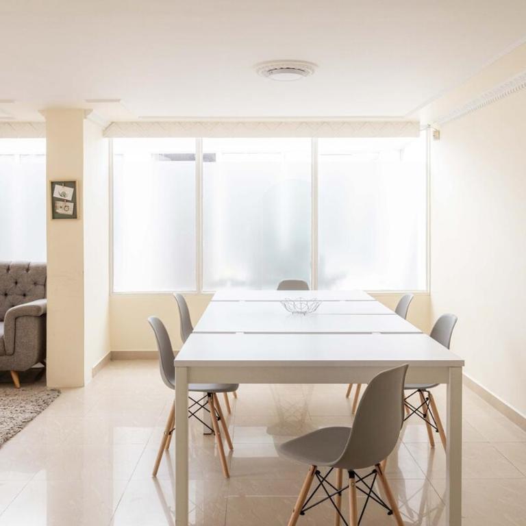 Huge Casa con Jardín en el Norte Bogotá - Casa de 4 dormitorios - 23