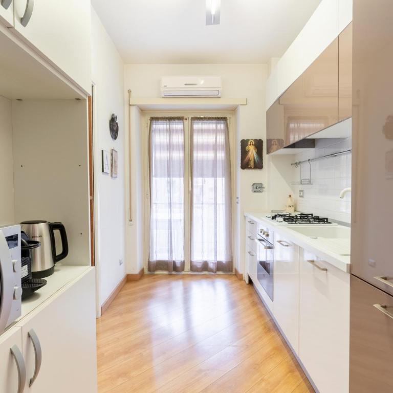 Furio Family Flat, A Few Steps from Metro A Stop - Appartamento con 2 Camere da Letto - 4