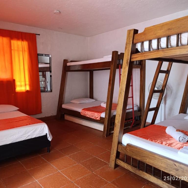 hosteria y camping piedras verdes - Habitación Familiar con baño privado - 1