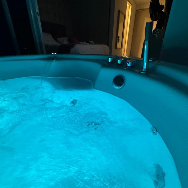 Suite con Lujoso Jacuzzi, Piso 14 y vista al mar - Apartamento de 1 dormitorio - 23