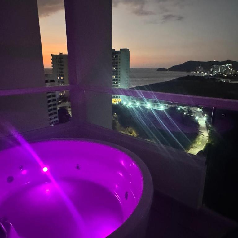Suite con Lujoso Jacuzzi, Piso 14 y vista al mar - Apartamento de 1 dormitorio - 88