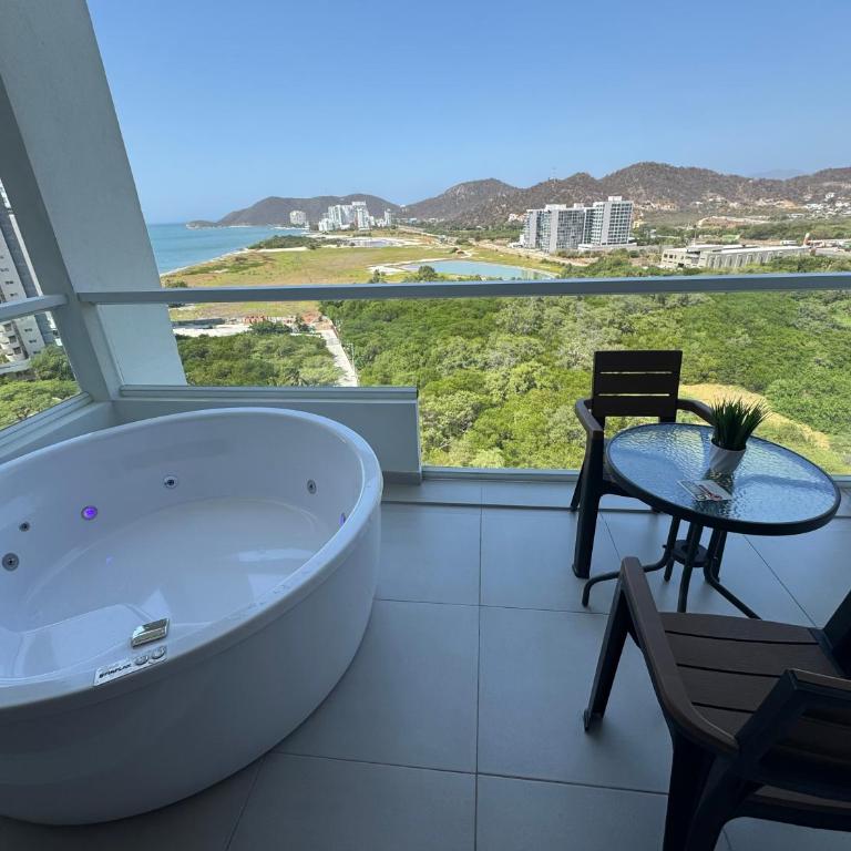 Suite con Lujoso Jacuzzi, Piso 14 y vista al mar - Apartamento de 1 dormitorio - 71