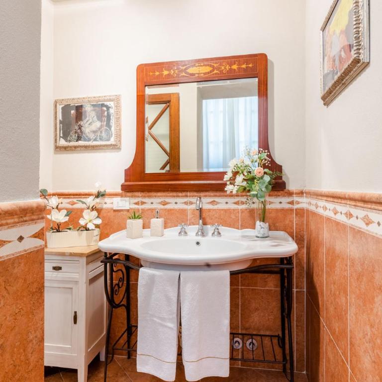 The Garden Along The Stream, romantic apartment Lucca - Two-Bedroom Apartment - 33