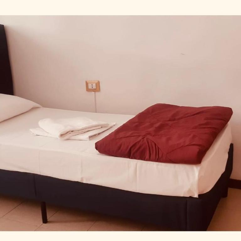 My Friends - Posto Letto in Dormitorio Femminile per 4 Persone - 12