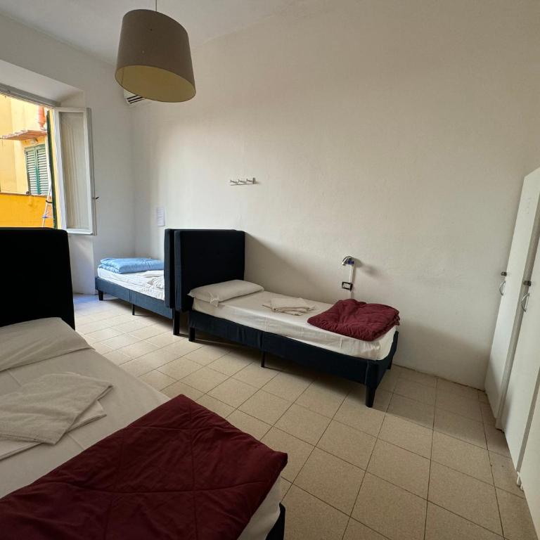 My Friends - Posto Letto in Dormitorio Femminile per 4 Persone - 3