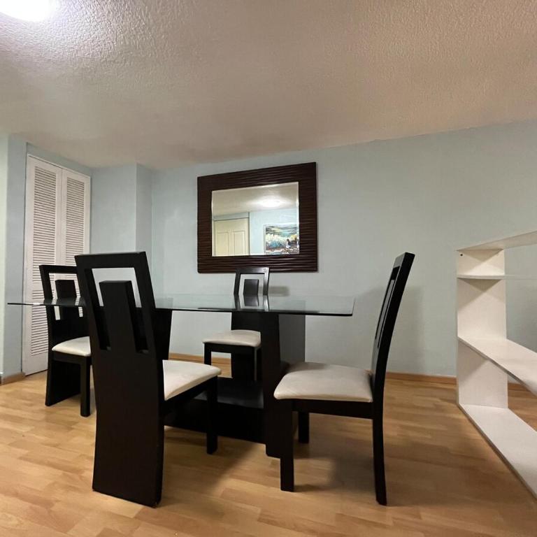 Near the best spots in Polanco - Three-Bedroom Apartment - 11