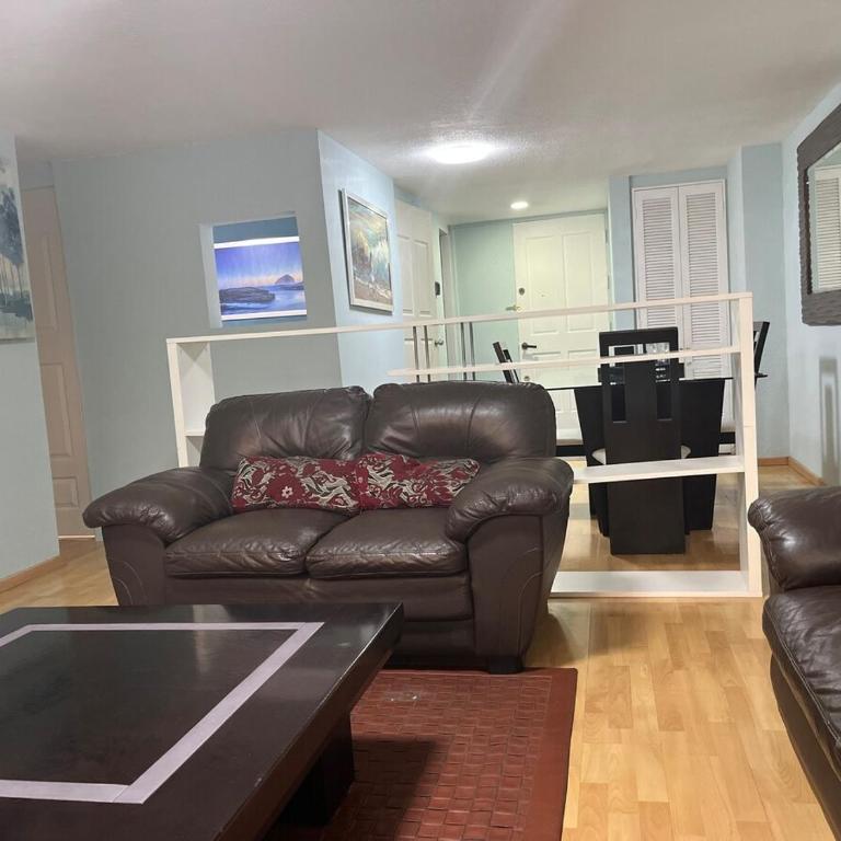 Near the best spots in Polanco - Three-Bedroom Apartment - 16