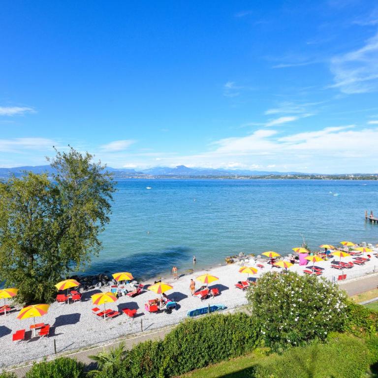 MGH - Lakefront Dream Peschiera & Lakeview Escape - One-Bedroom Apartment with Balcony and Water View - 2