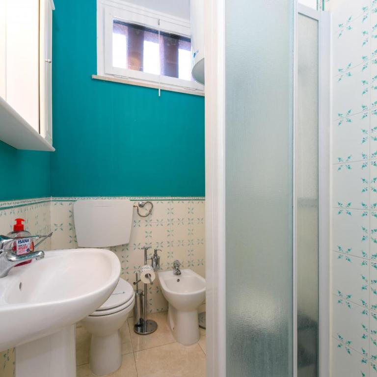 MGH - Lakefront Dream Peschiera & Lakeview Escape - One-Bedroom Apartment with Balcony and Water View - 17
