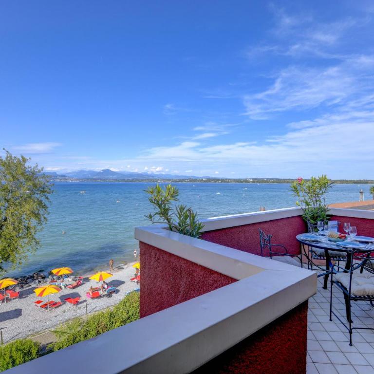 MGH - Lakefront Dream Peschiera & Lakeview Escape - One-Bedroom Apartment with Balcony and Water View - 18