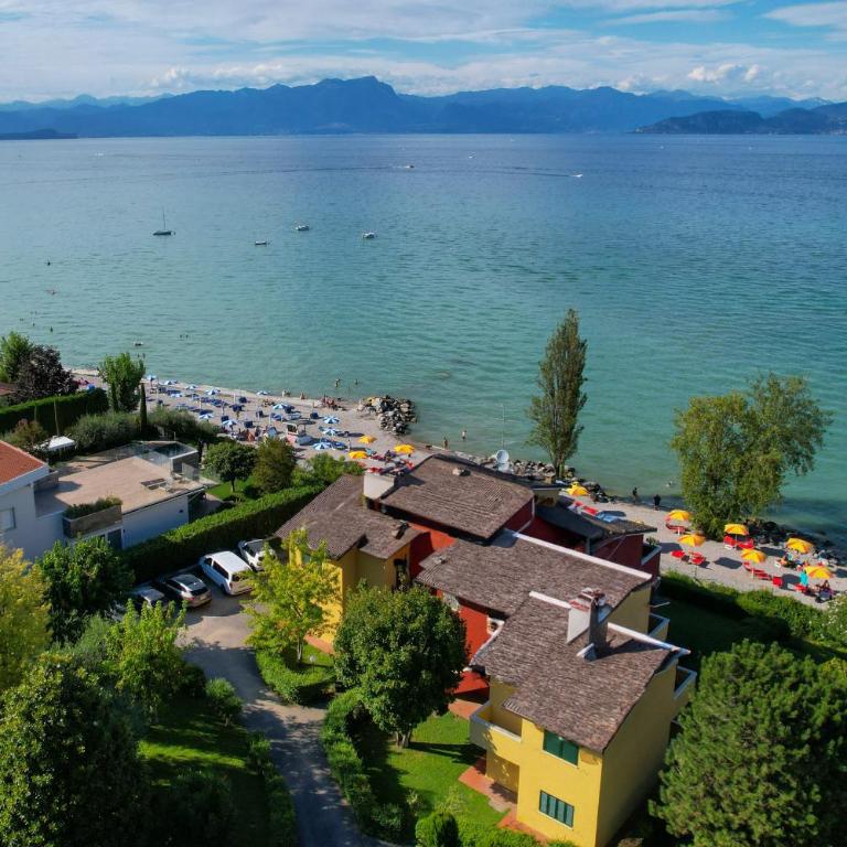 MGH - Lakefront Dream Peschiera & Lakeview Escape - One-Bedroom Apartment with Balcony and Water View - 22