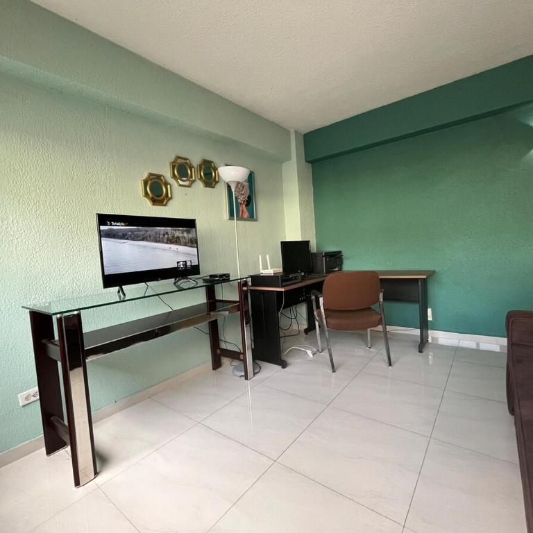 Espacioso con oficina y internet de alta velocidad - Apartamento de 1 dormitorio - 56
