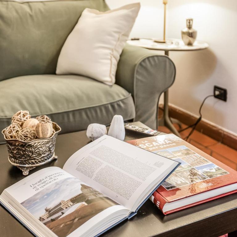 Hostly-Santa Maria Tower Suite-Just by the Tower - Two-Bedroom Deluxe Apartment - 7