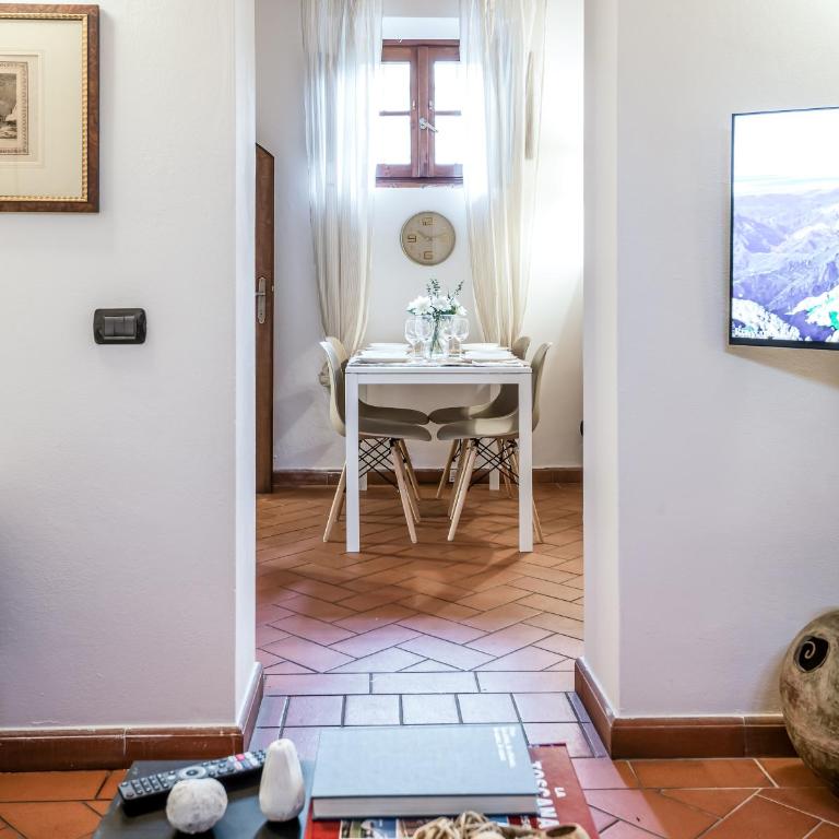 Hostly-Santa Maria Tower Suite-Just by the Tower - Two-Bedroom Deluxe Apartment - 8