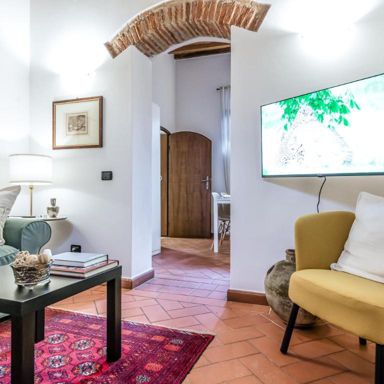 Hostly-Santa Maria Tower Suite-Just by the Tower - Two-Bedroom Deluxe Apartment - 9