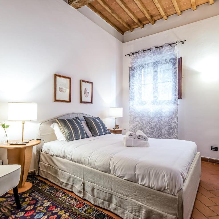 Hostly-Santa Maria Tower Suite-Just by the Tower - Two-Bedroom Deluxe Apartment - 10