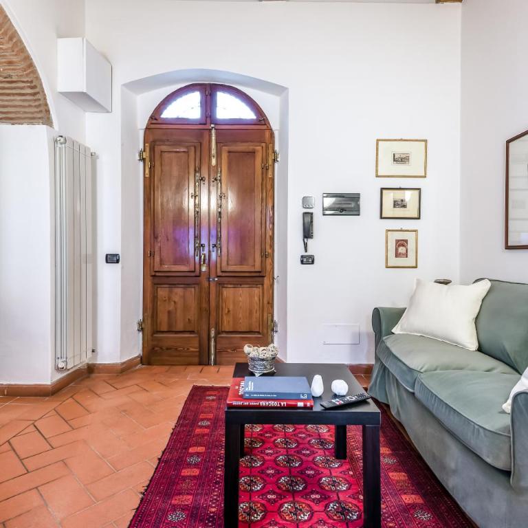 Hostly-Santa Maria Tower Suite-Just by the Tower - Two-Bedroom Deluxe Apartment - 15