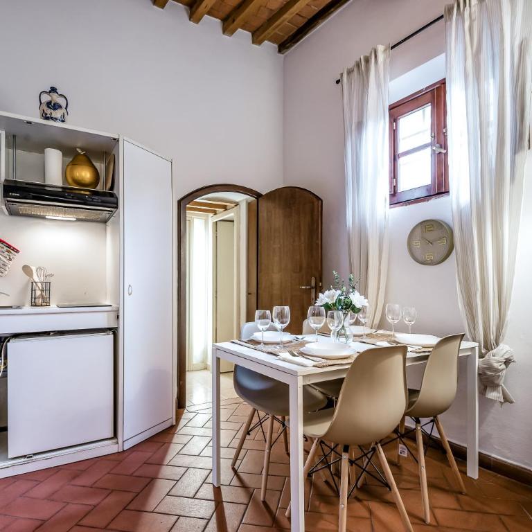 Hostly-Santa Maria Tower Suite-Just by the Tower - Two-Bedroom Deluxe Apartment - 16
