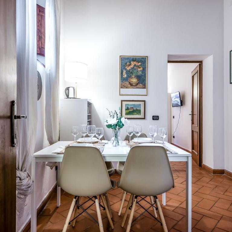 Hostly-Santa Maria Tower Suite-Just by the Tower - Two-Bedroom Deluxe Apartment - 17