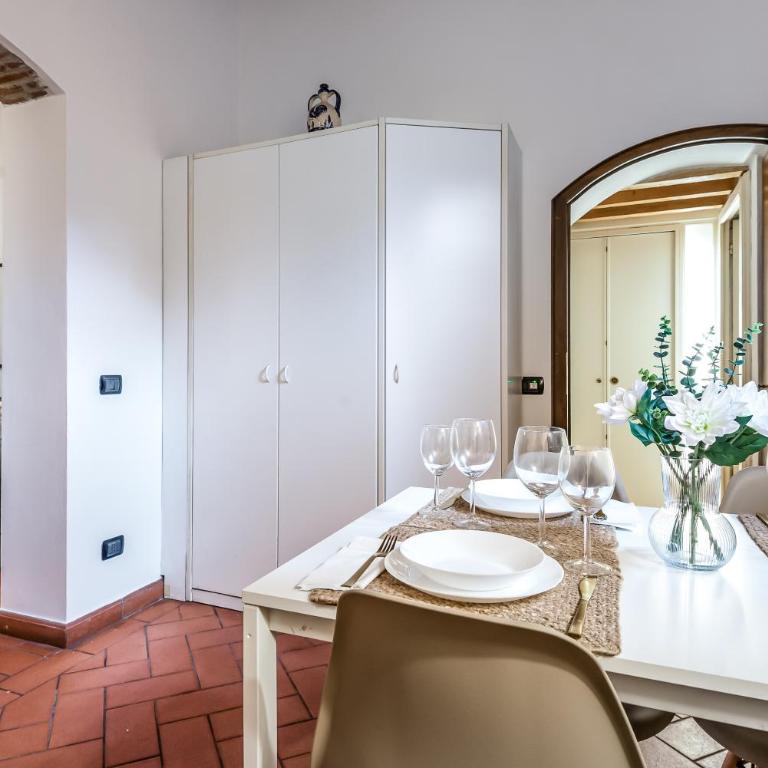 Hostly-Santa Maria Tower Suite-Just by the Tower - Two-Bedroom Deluxe Apartment - 22
