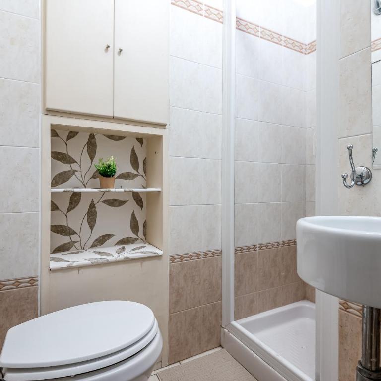 Hostly-Santa Maria Tower Suite-Just by the Tower - Two-Bedroom Deluxe Apartment - 24