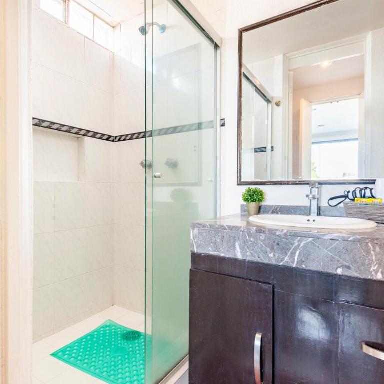 Spacious apartment located very close to WTC - Three-Bedroom Apartment - 4