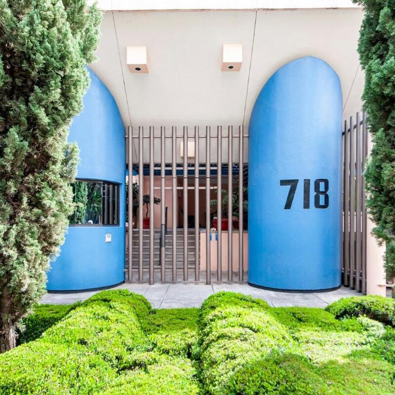 Spacious apartment located very close to WTC - Three-Bedroom Apartment - 32
