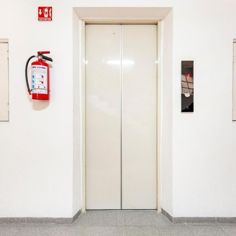 Spacious apartment located very close to WTC - Three-Bedroom Apartment - 63