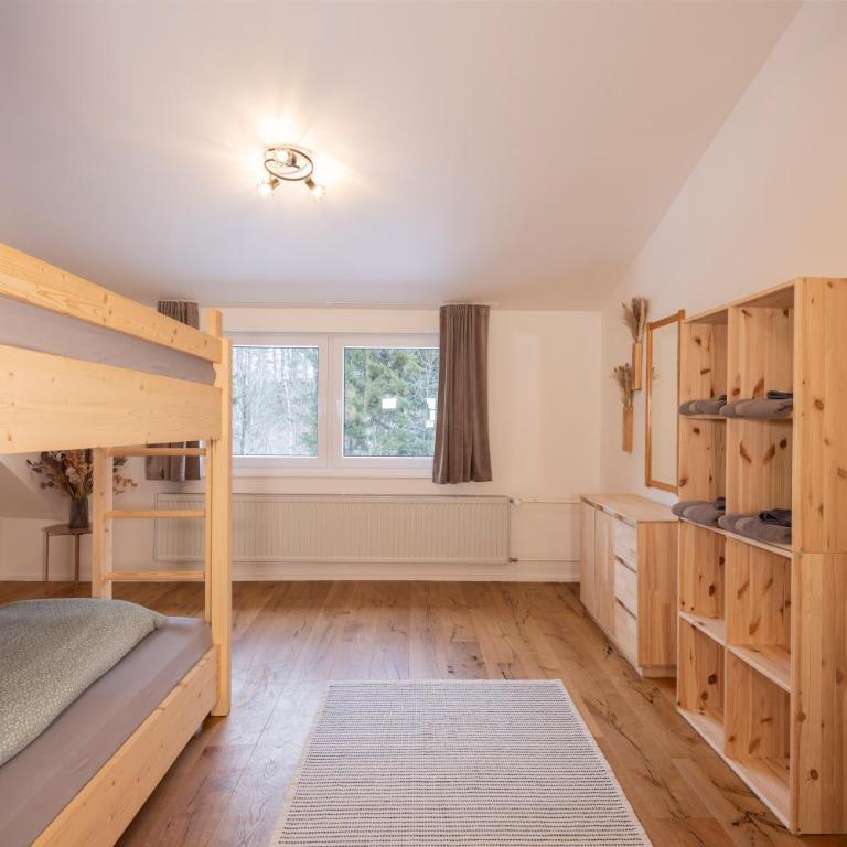Schöne FeWo im Allgäu für bis zu 10 Pers. - Apartment Suite mit 3 Schlafzimmern - 11