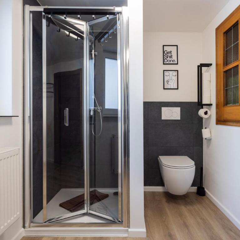 Idyllische Gruppenunterkunft für bis zu 20 Personen - Zum Hüttenklaus - Deluxe Apartment mit 4 Schlafzimmern - 38