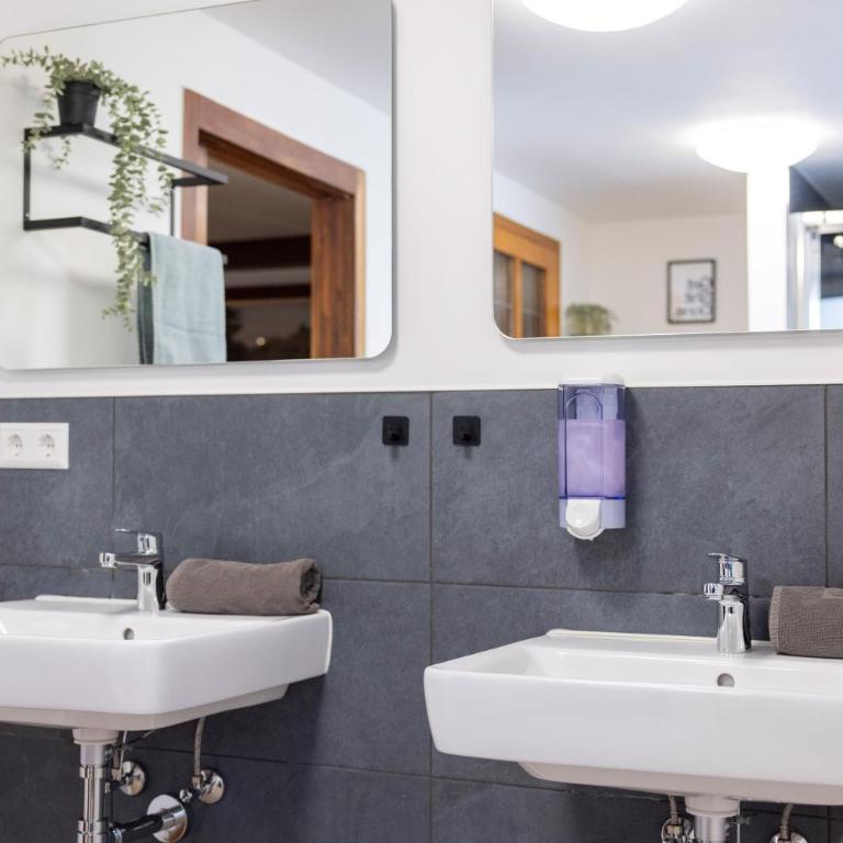 Idyllische Gruppenunterkunft für bis zu 20 Personen - Zum Hüttenklaus - Deluxe Apartment mit 4 Schlafzimmern - 36