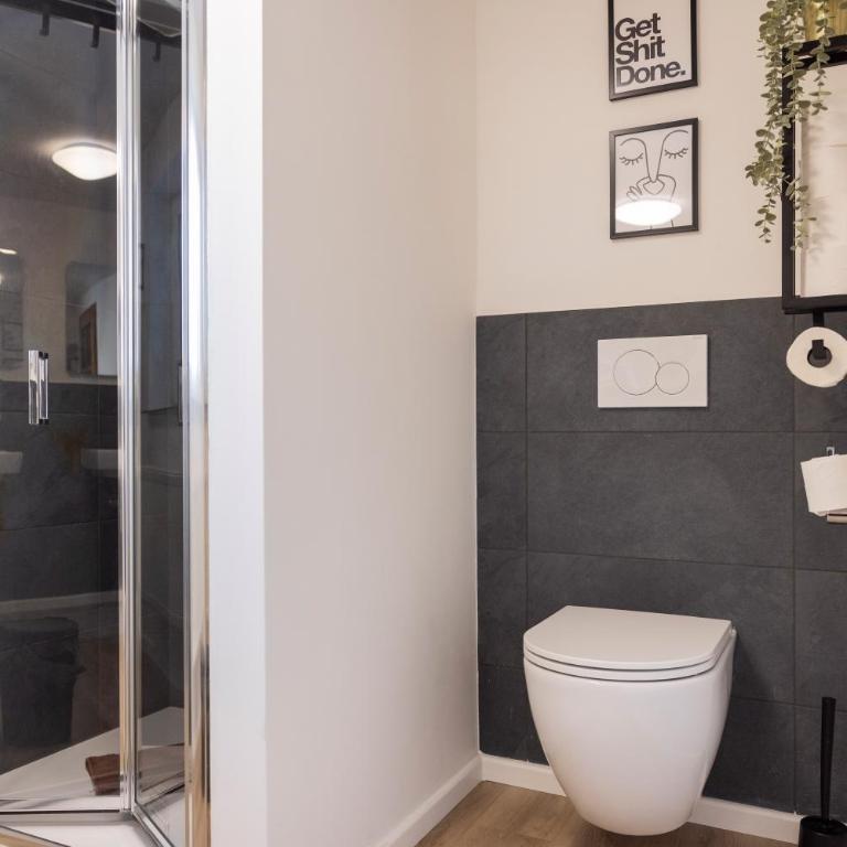 Idyllische Gruppenunterkunft für bis zu 20 Personen - Zum Hüttenklaus - Deluxe Apartment mit 4 Schlafzimmern - 40