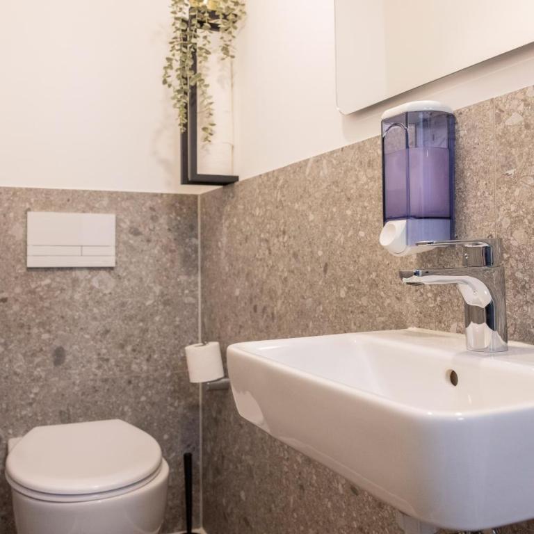 Idyllische Gruppenunterkunft für bis zu 20 Personen - Zum Hüttenklaus - Deluxe Apartment mit 4 Schlafzimmern - 20