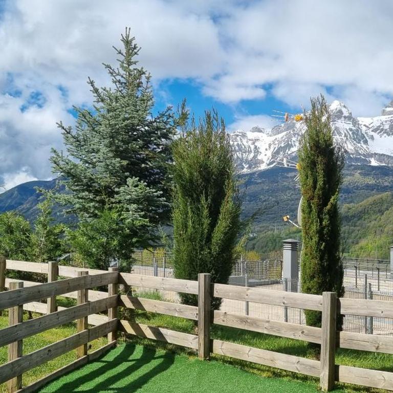 Chalet 4d en Panticosa en urbanización con piscina y padel - Casa - 4