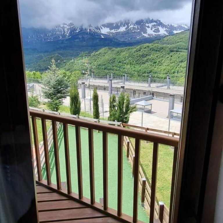 Chalet 4d en Panticosa en urbanización con piscina y padel - Casa - 13