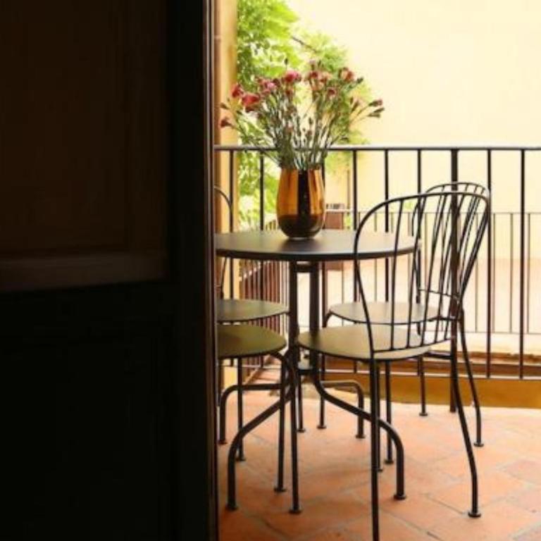 Numa Florence Palazzo San Niccolò - Ampio Monolocale con Balcone, Cucina e Divano-Letto - 1