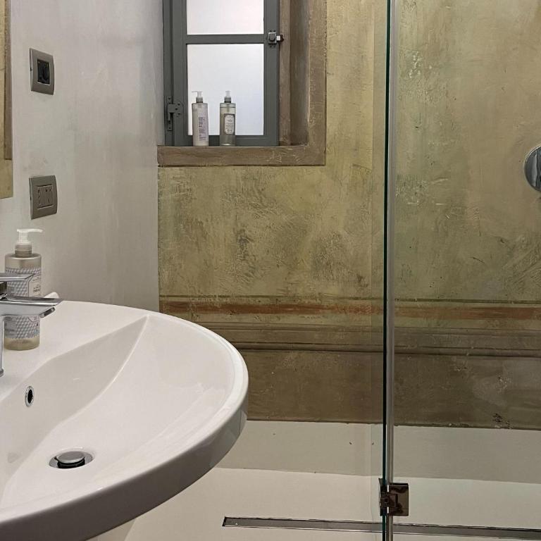 Numa Florence Palazzo San Niccolò - Large Studio with Kitchen and Sofa Bed - 5