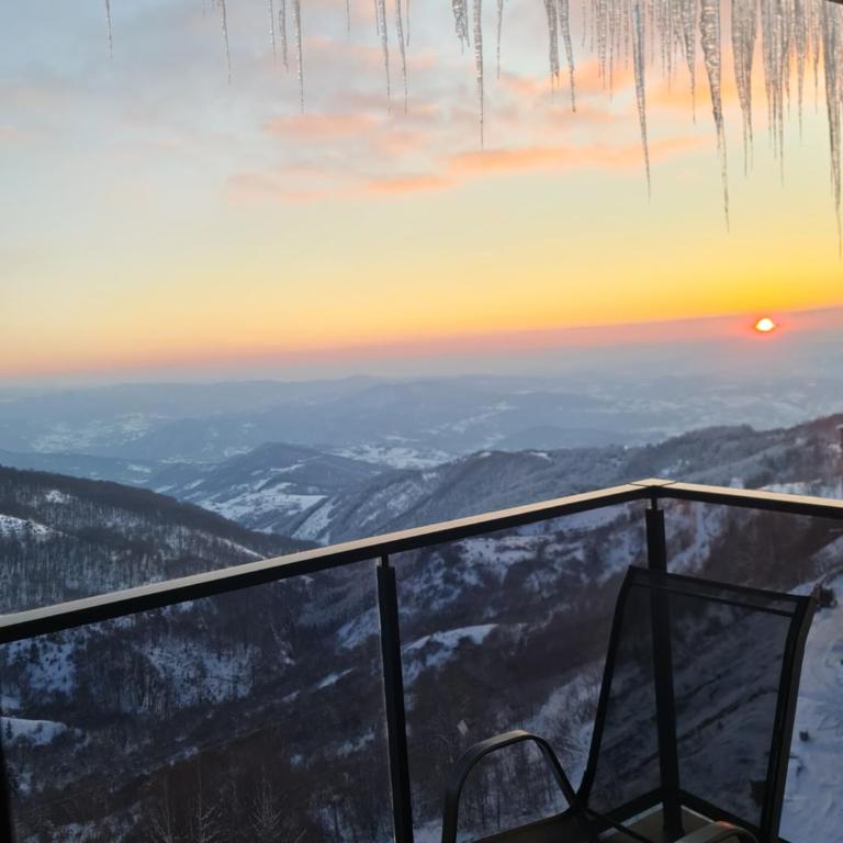 SkyKop Apartmani - Apartman sa 1 Spavaćom Sobom, Balkonom i Pogledom na Planinu - 8