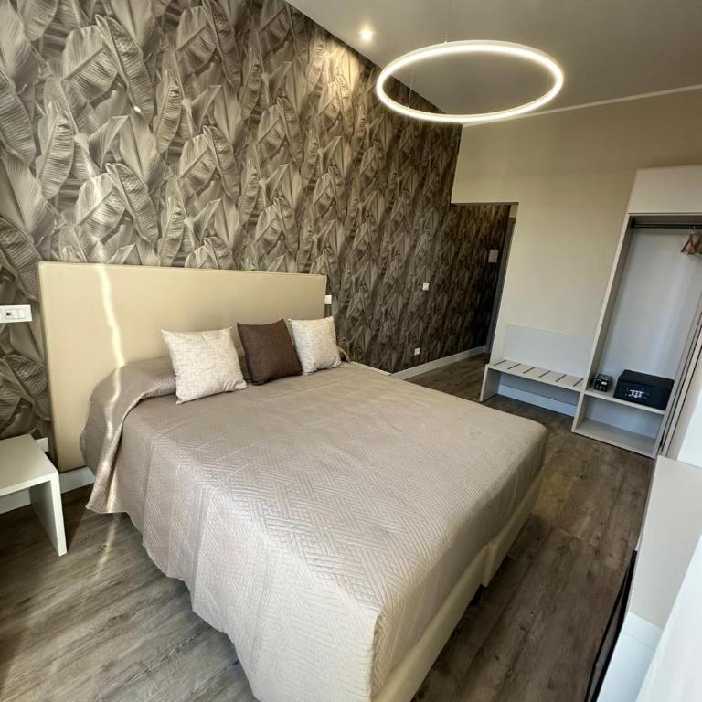 TrevInn Suites - Camera Matrimoniale Deluxe con Balcone - 2
