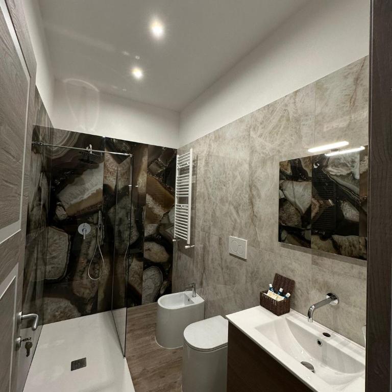 TrevInn Suites - Camera Matrimoniale Deluxe con Balcone - 5
