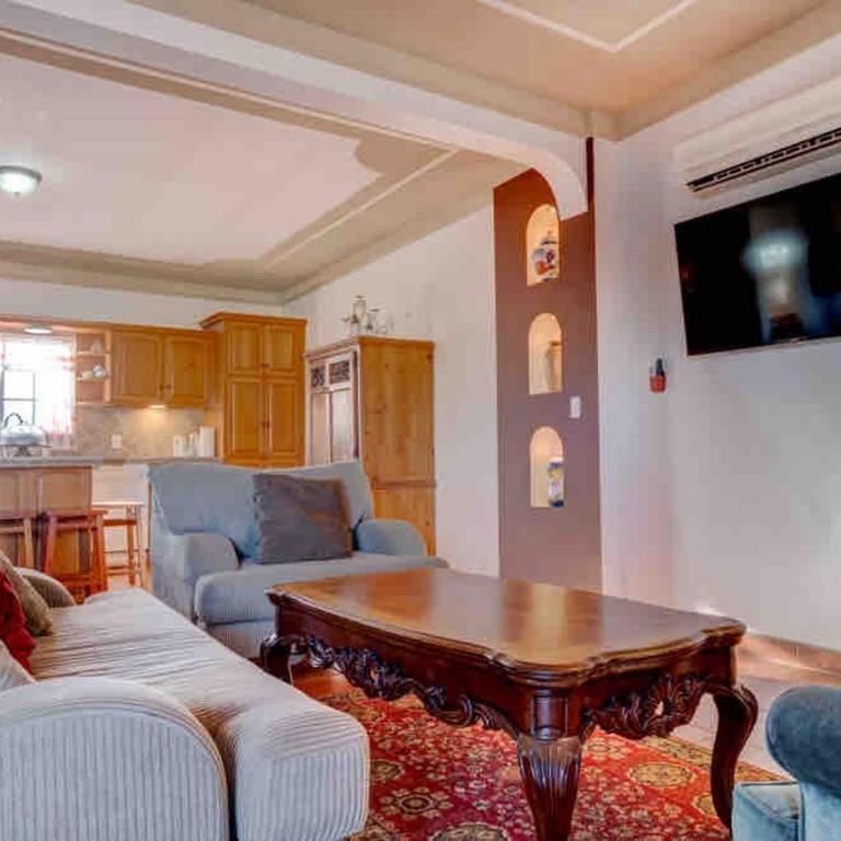 CASA DEL MAR-- Sleeps 16, Pool, AC, Wi-Fi, Near Malecón - Casa Vacacional de 3 dormitorios - 1