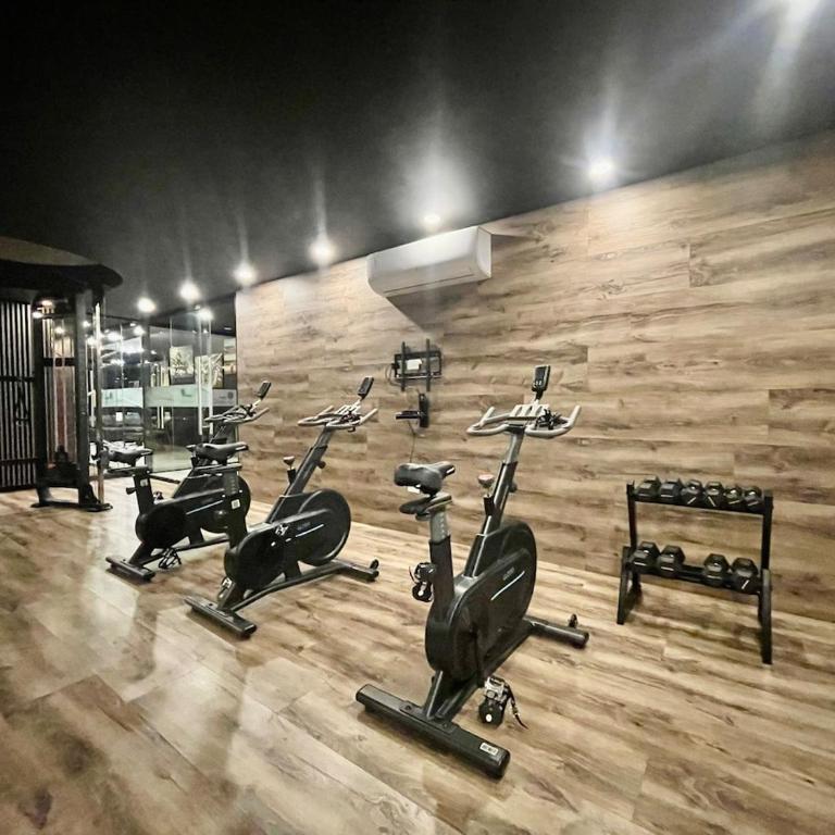 Enjoy 5 star luxury and its wonderful Gym - One-Bedroom Apartment with View - 35