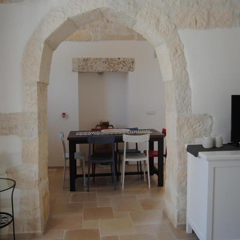Trullo in Puglia with Private Pool and Charm - Casa Vacanze con 3 Camere da Letto - 8