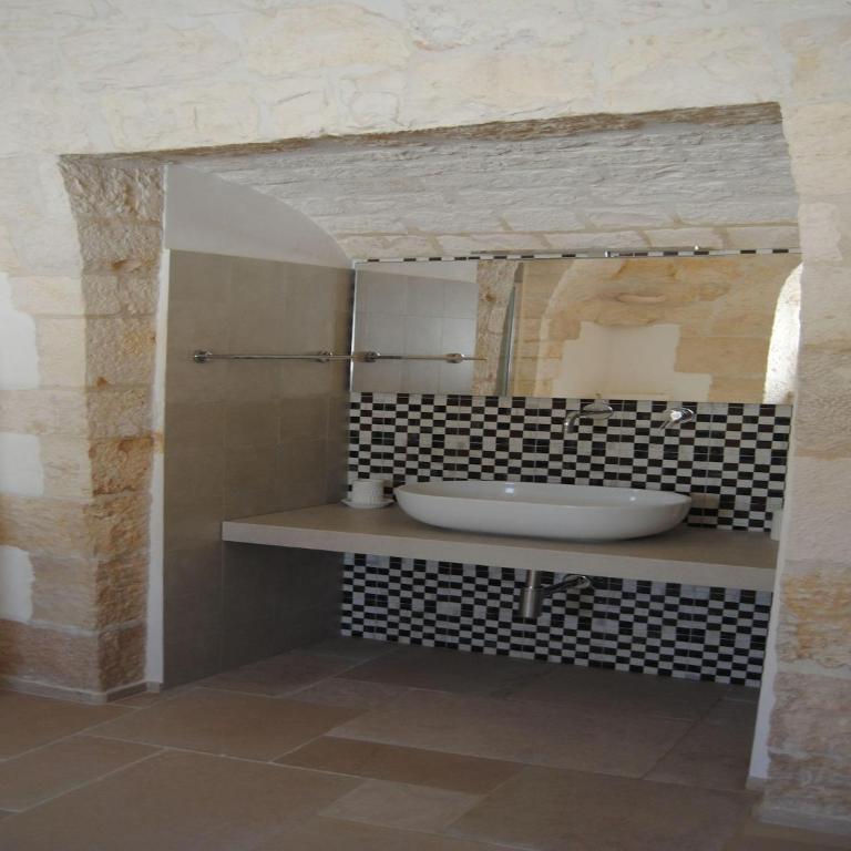 Trullo in Puglia with Private Pool and Charm - Casa Vacanze con 3 Camere da Letto - 32