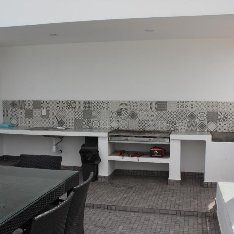 2br 1ba Condo 1 block to ocean Condo 1 - One-Bedroom Apartment - 6