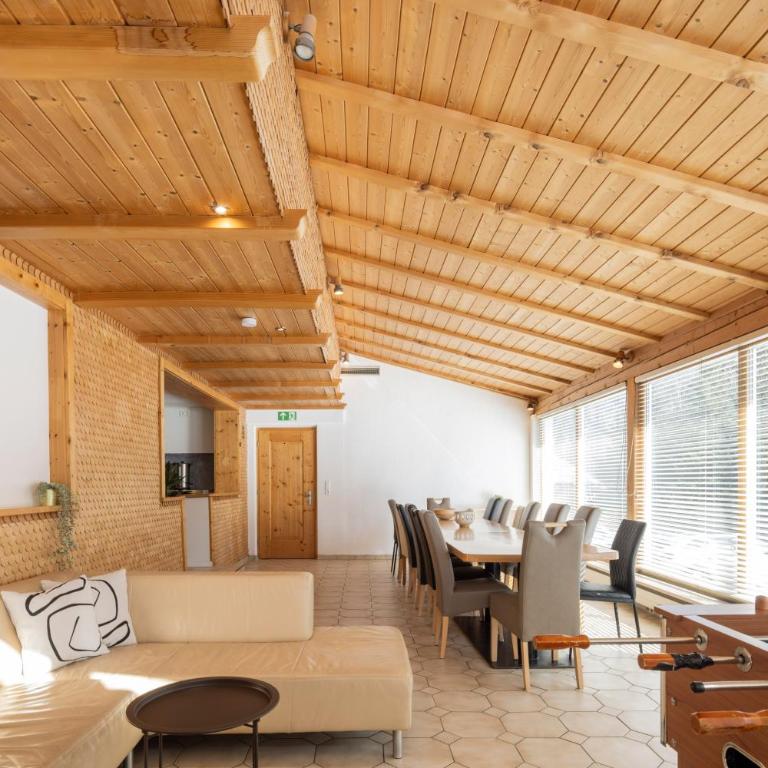 Idyllische Gruppenunterkunft für bis zu 20 Personen - Zum Hüttenklaus - Deluxe Apartment mit 4 Schlafzimmern - 5