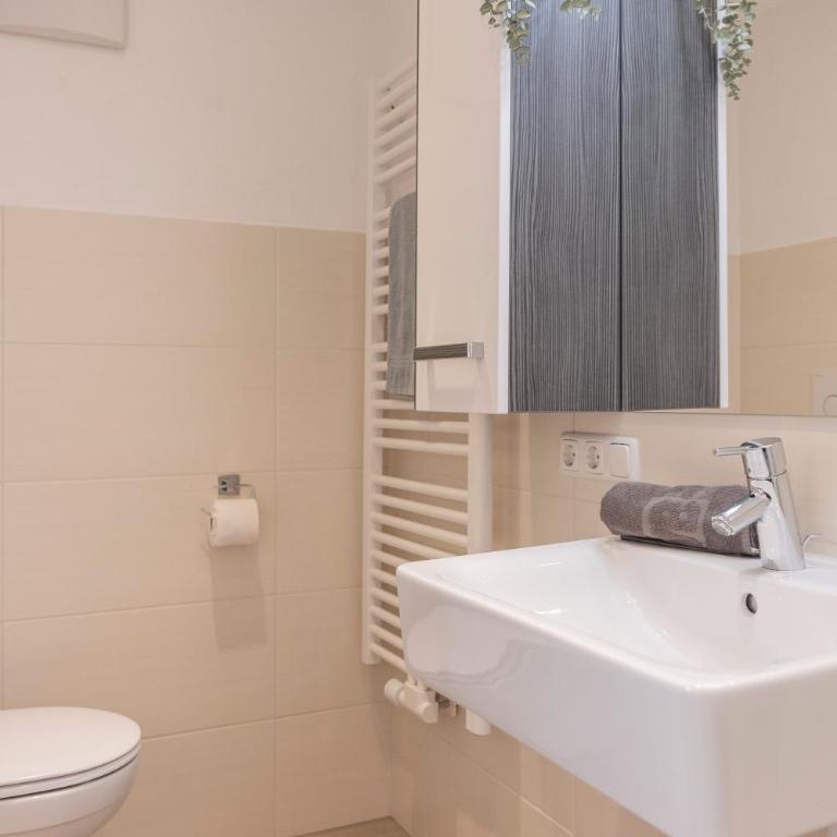Idyllische Gruppenunterkunft für bis zu 20 Personen - Zum Hüttenklaus - Deluxe Apartment mit 4 Schlafzimmern - 44