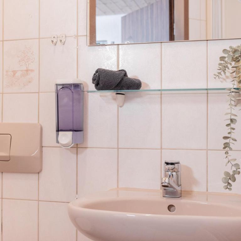 Zum Hüttenklaus - 12 Personen Gruppenunterkunft in den Bergen mit eigenem Badezuber - Haus mit 4 Schlafzimmern - 29