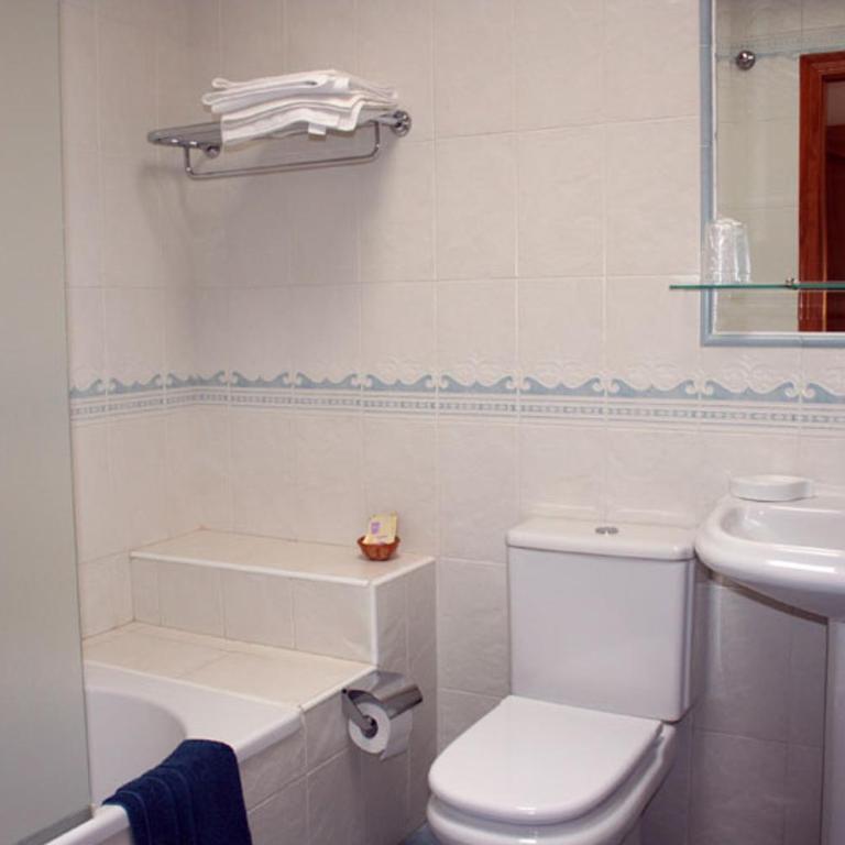Hostal Brisamar - Habitación Doble - 1 o 2 camas - 1